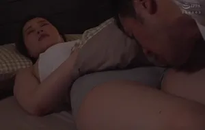 3 ngày anh xã đi công chuyện, vợ yêu ở nhà nữa đêm bị bố anh xã mò vào phòng