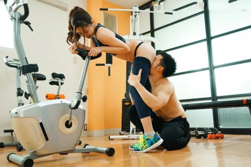 Xin gã chồng đi tập gym, vợ địt nhau với anh pt